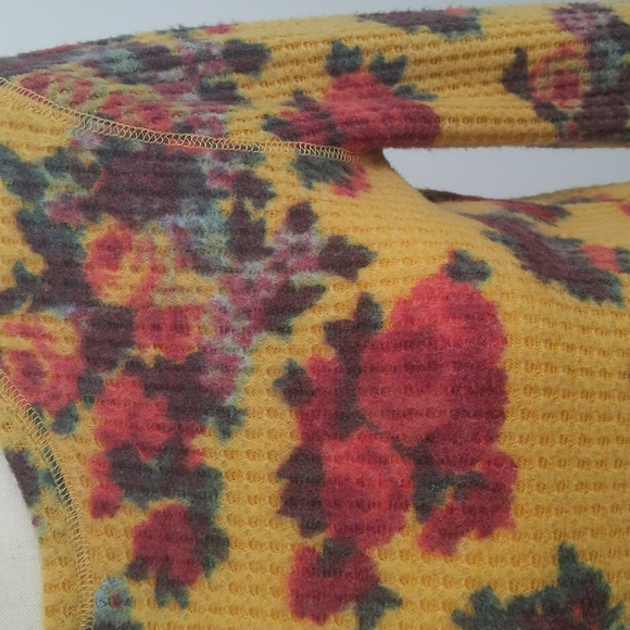 Out From Under Waffle Knit Long Sleeve Yellow Floral Cropped Top - Size M - Picture 5 of 12